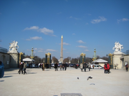 Gerbang menuju Taman Tuileries dan Museum Louvre